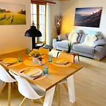 Concierge With Scenic Views And Long By Swisshut *